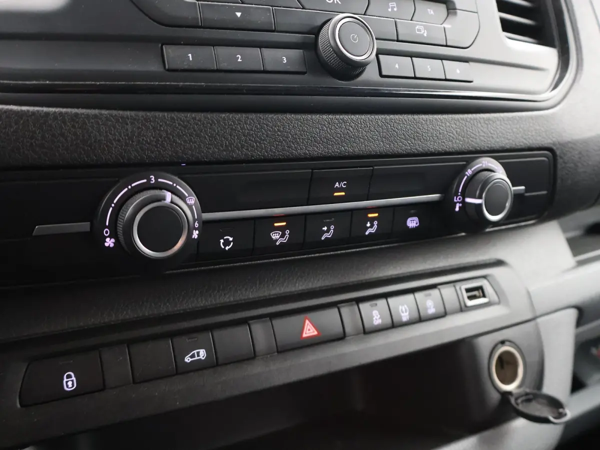 2.0 D-4D 122 PK COOL COMFORT + CAMERA / AIRCO / TREKHAAK / CRUISE CONTROL