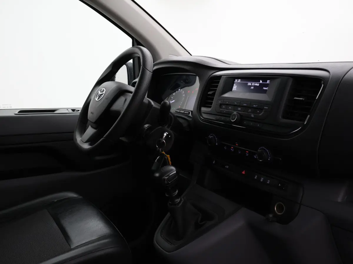 2.0 D-4D 122 PK COOL COMFORT + CAMERA / AIRCO / TREKHAAK / CRUISE CONTROL