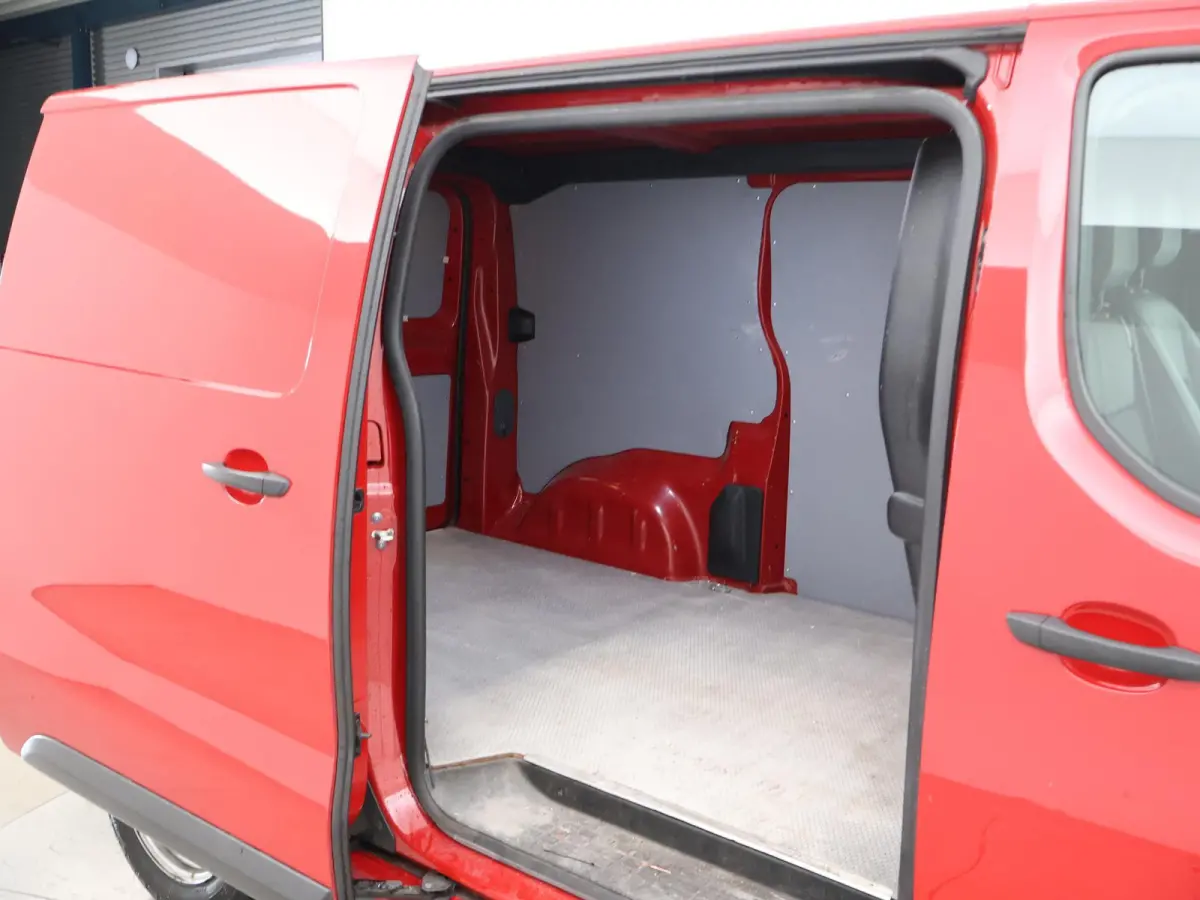 2.0 D-4D 122 PK COOL COMFORT + CAMERA / AIRCO / TREKHAAK / CRUISE CONTROL