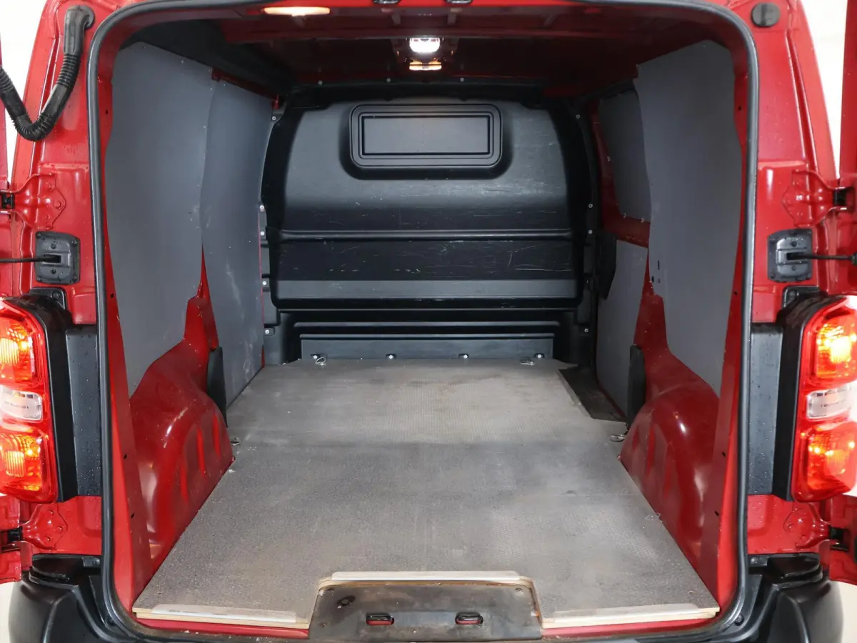 2.0 D-4D 122 PK COOL COMFORT + CAMERA / AIRCO / TREKHAAK / CRUISE CONTROL