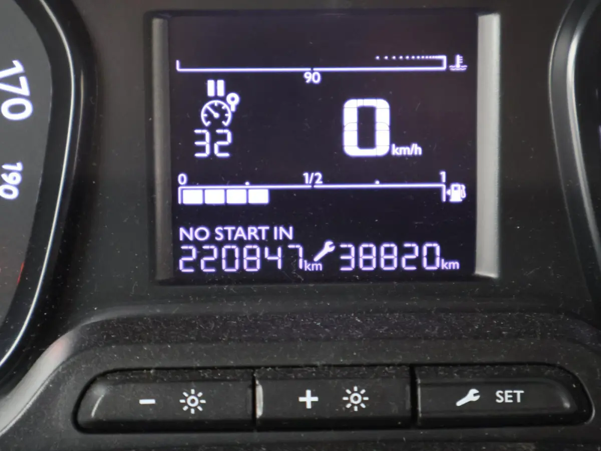 2.0 D-4D 122 PK COOL COMFORT + CAMERA / AIRCO / TREKHAAK / CRUISE CONTROL