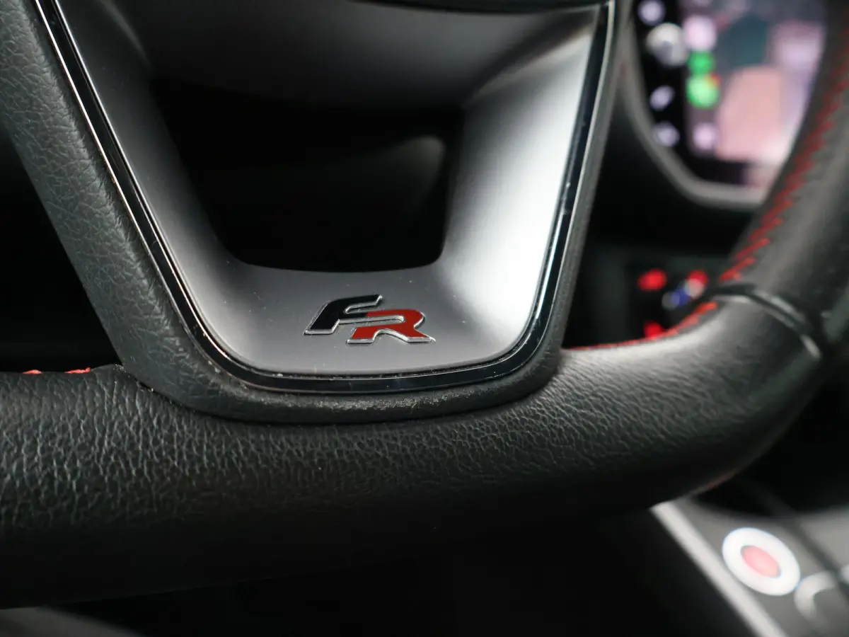 1.0 TSI AUT. FR SPORT + ADAPTIVE CRUISE | CAMERA VIRTUAL COCKPIT | TREKHAAK | APPLE CARPLAY | LED | STOELVERWARMING