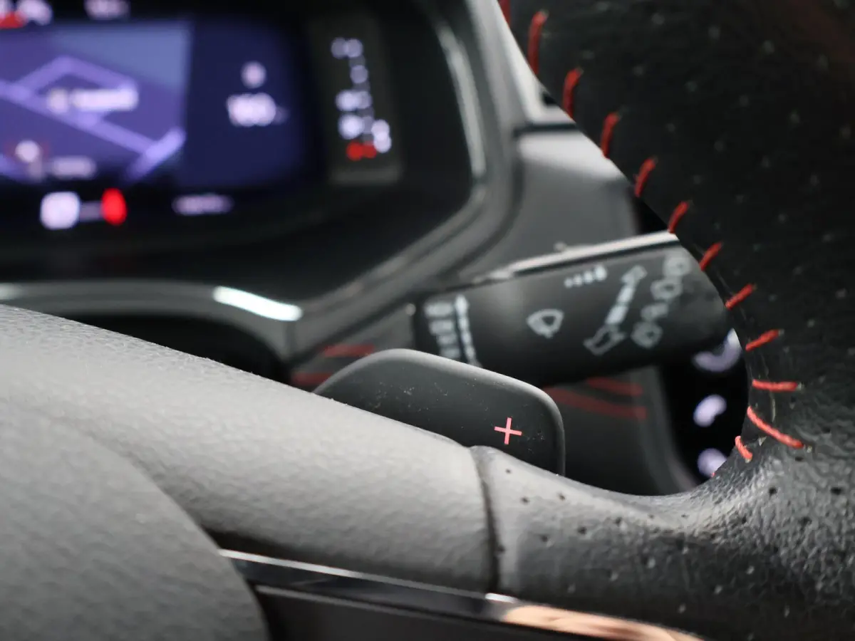 1.0 TSI AUT. FR SPORT + ADAPTIVE CRUISE | CAMERA VIRTUAL COCKPIT | TREKHAAK | APPLE CARPLAY | LED | STOELVERWARMING