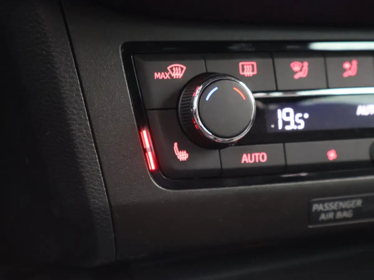 1.0 TSI AUT. FR SPORT + ADAPTIVE CRUISE | CAMERA VIRTUAL COCKPIT | TREKHAAK | APPLE CARPLAY | LED | STOELVERWARMING