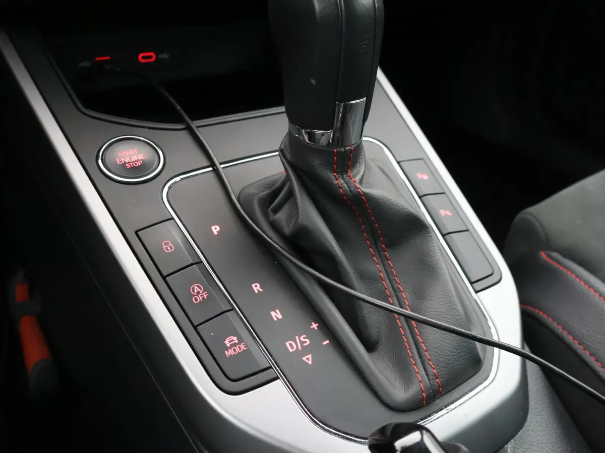 1.0 TSI AUT. FR SPORT + ADAPTIVE CRUISE | CAMERA VIRTUAL COCKPIT | TREKHAAK | APPLE CARPLAY | LED | STOELVERWARMING