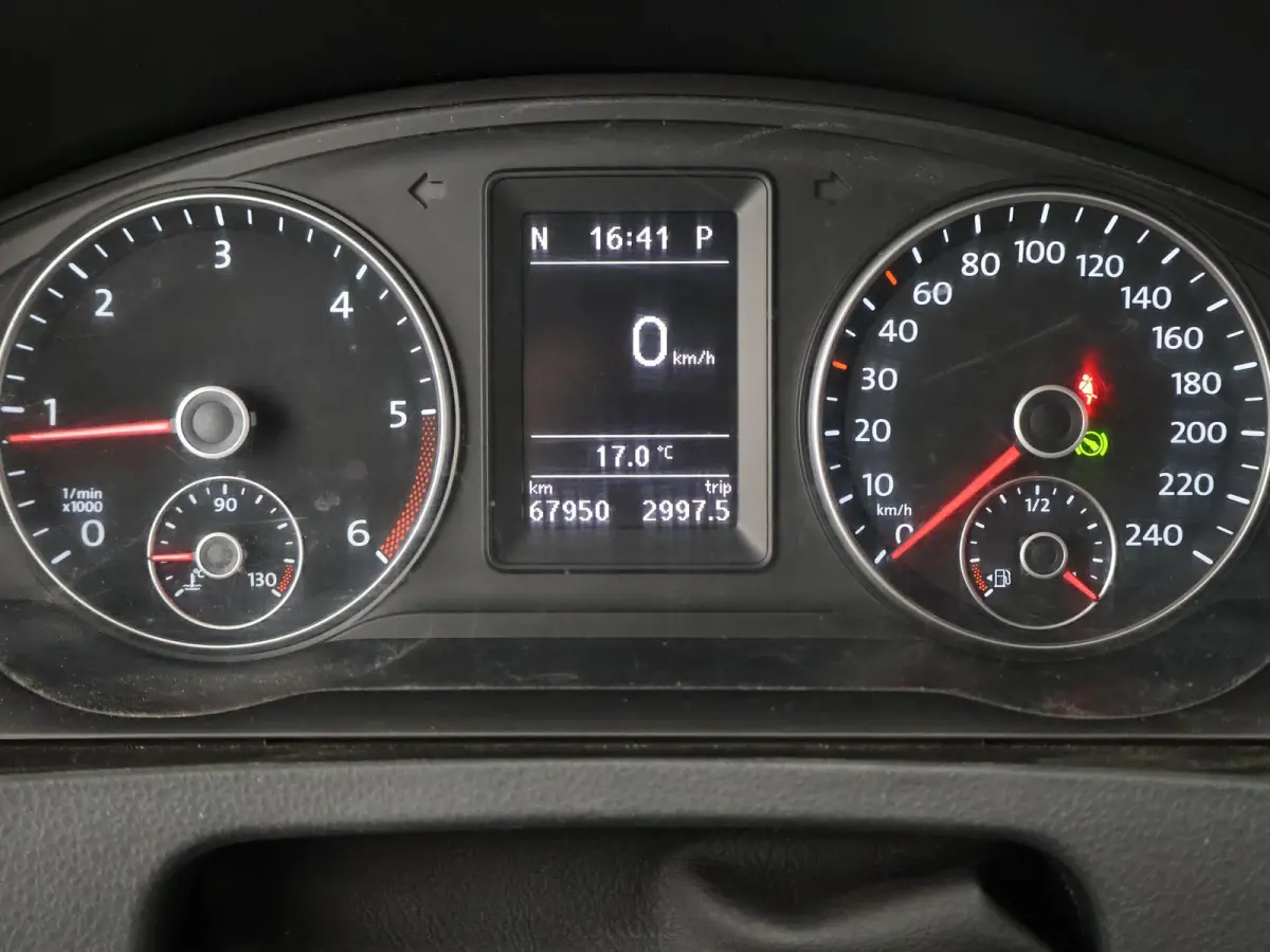 2.0 TDI 140 PK DSG AUT. L2H1 8-PERS. *67.950 KM* + TREKHAAK | COMFORTSTOELEN | NAVIGATIE
