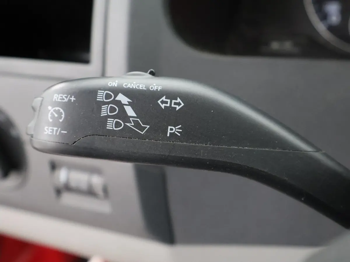 2.0 TDI 140 PK DSG AUT. L2H1 8-PERS. *67.950 KM* + TREKHAAK | COMFORTSTOELEN | NAVIGATIE