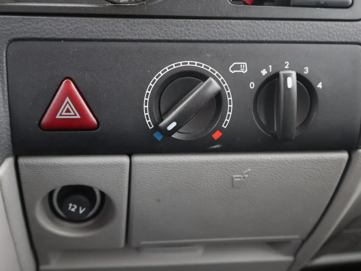 2.0 TDI 140 PK DSG AUT. L2H1 8-PERS. *67.950 KM* + TREKHAAK | COMFORTSTOELEN | NAVIGATIE