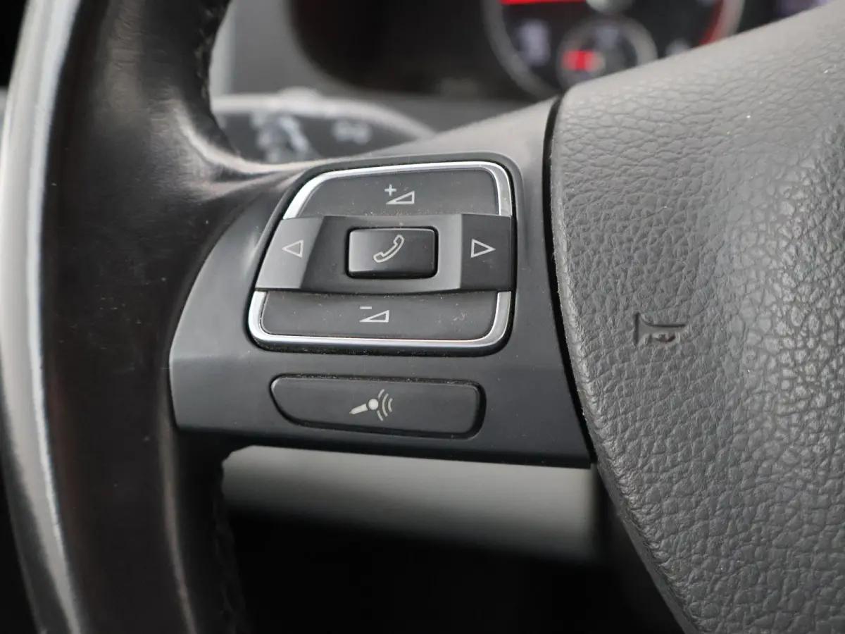 2.0 TDI 140 PK DSG AUT. L2H1 8-PERS. *67.950 KM* + TREKHAAK | COMFORTSTOELEN | NAVIGATIE