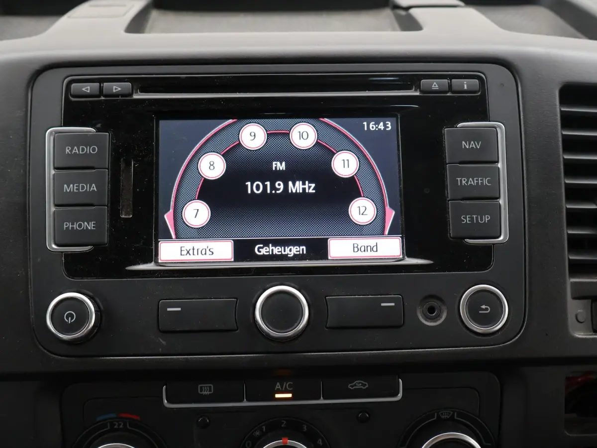 2.0 TDI 140 PK DSG AUT. L2H1 8-PERS. *67.950 KM* + TREKHAAK | COMFORTSTOELEN | NAVIGATIE