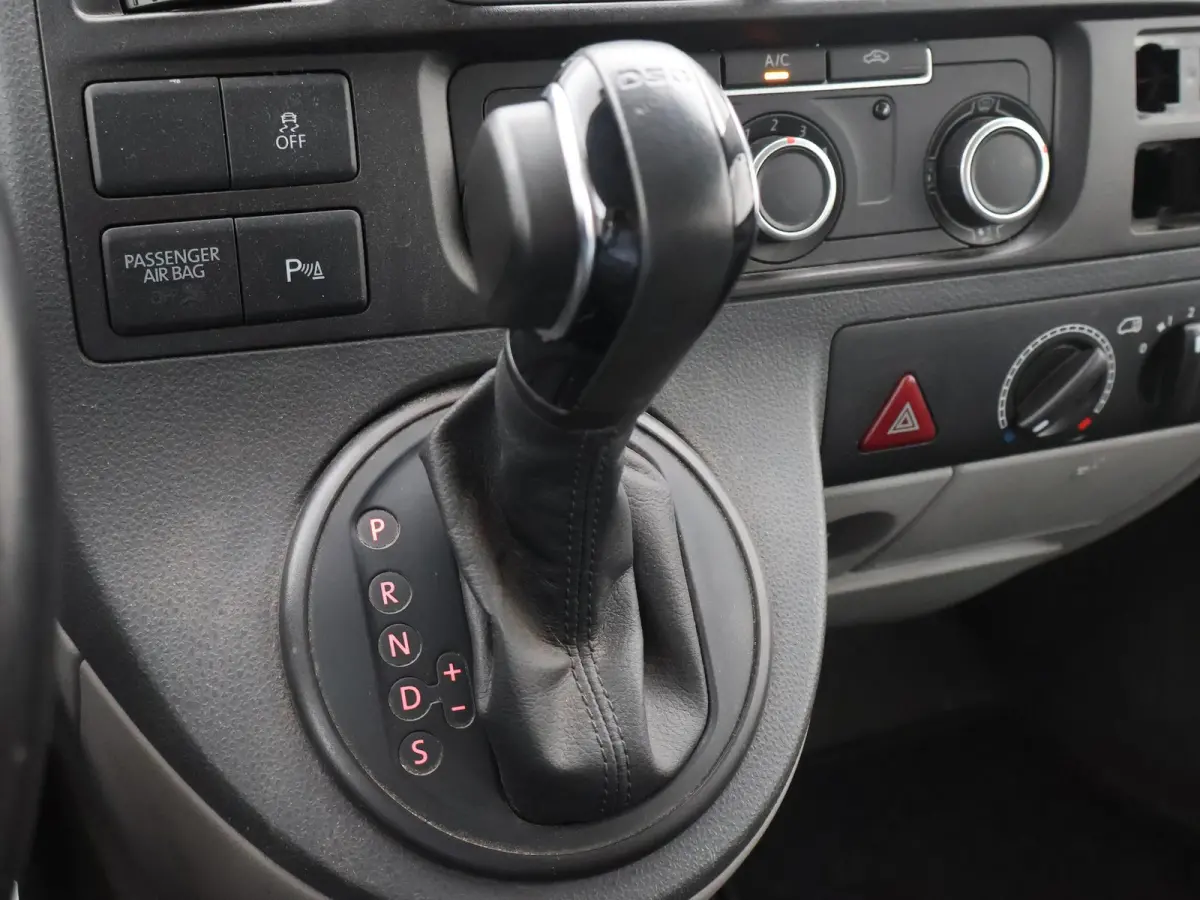 2.0 TDI 140 PK DSG AUT. L2H1 8-PERS. *67.950 KM* + TREKHAAK | COMFORTSTOELEN | NAVIGATIE