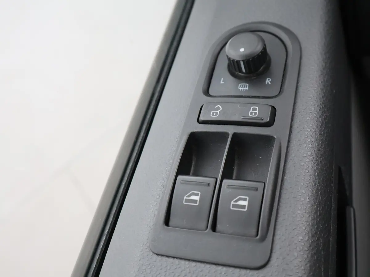 2.0 TDI 140 PK DSG AUT. L2H1 8-PERS. *67.950 KM* + TREKHAAK | COMFORTSTOELEN | NAVIGATIE
