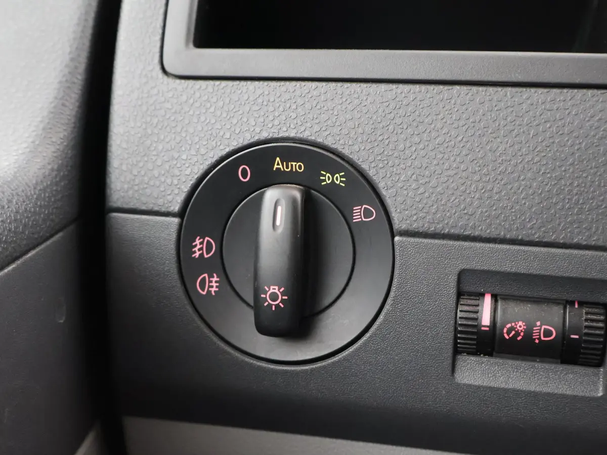 2.0 TDI 140 PK DSG AUT. L2H1 8-PERS. *67.950 KM* + TREKHAAK | COMFORTSTOELEN | NAVIGATIE