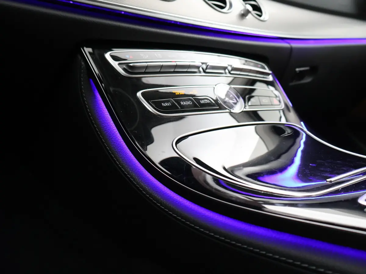 350e PLUG-IN HYBRID + HEAD-UP | DISTRONIC+ | SFEERVERLICHTING | LUCHTVERING