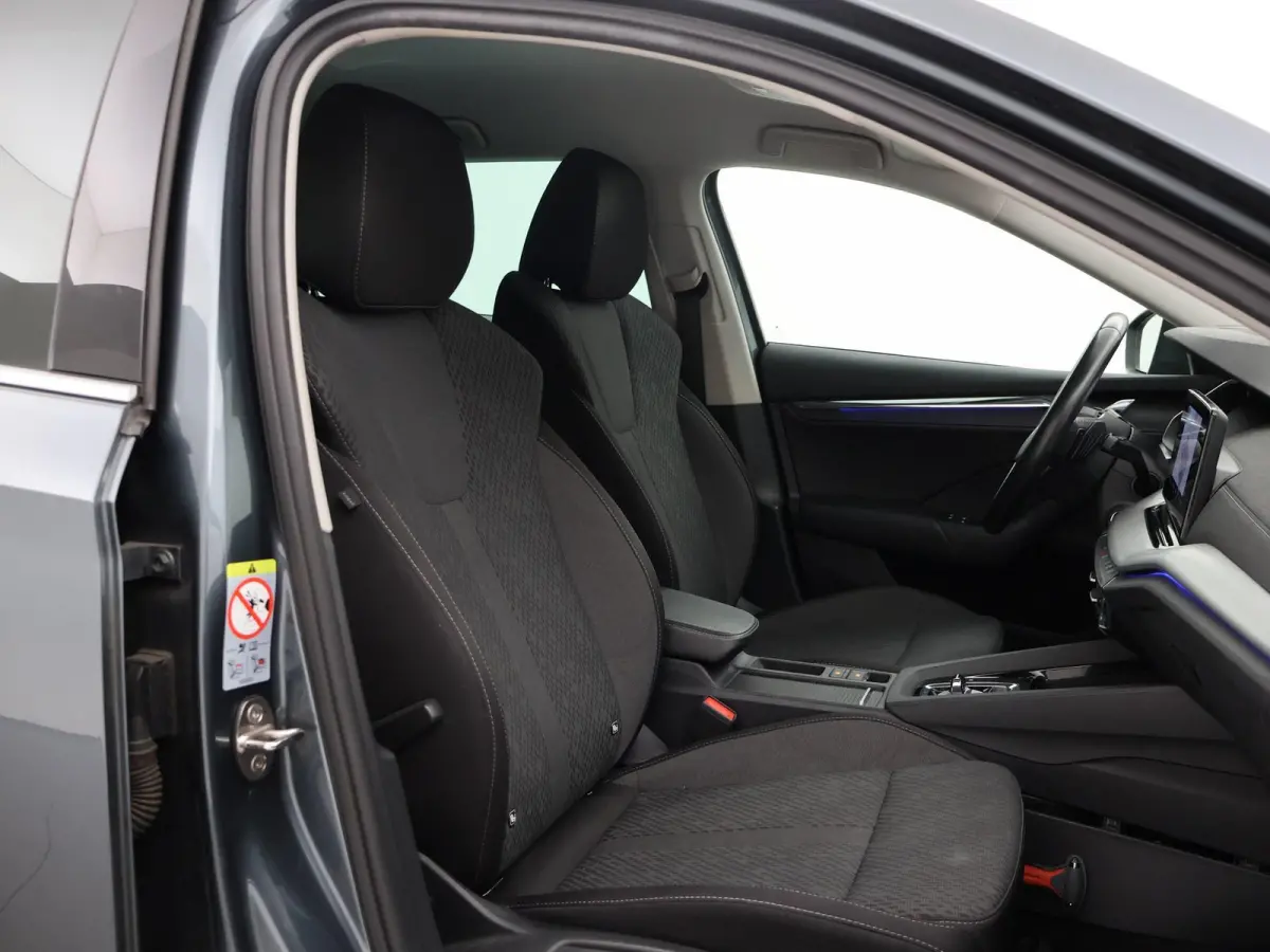 1.5 e-TSI AUT. + 18 INCH | ADAPTIVE CRUISE | LED | VIRTUAL COCKPIT | SFEERVERLICHTING | CAMERA | CARPLAY | STOELVERW.