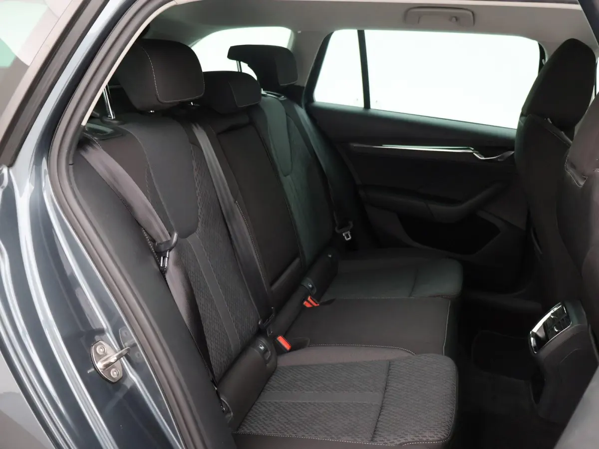 1.5 e-TSI AUT. + 18 INCH | ADAPTIVE CRUISE | LED | VIRTUAL COCKPIT | SFEERVERLICHTING | CAMERA | CARPLAY | STOELVERW.