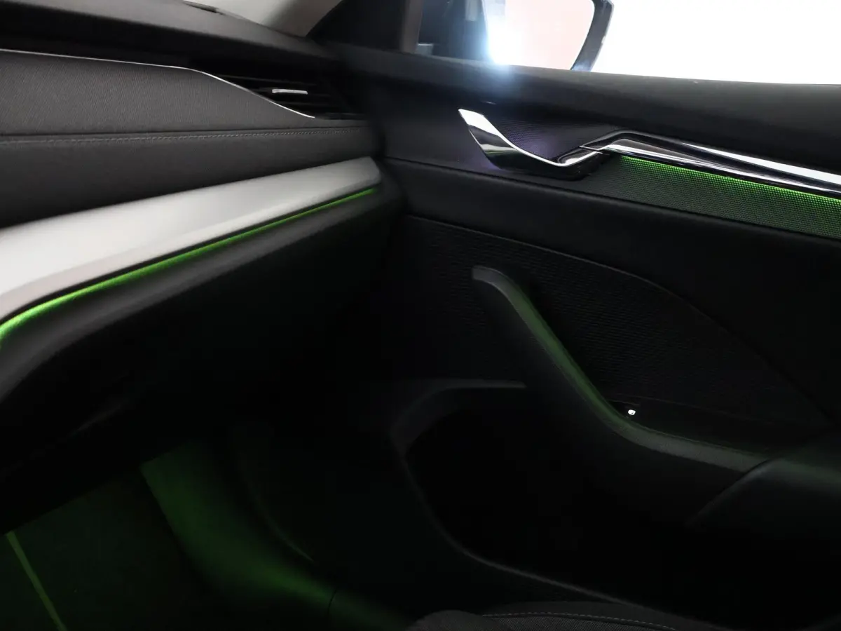 1.5 e-TSI AUT. + 18 INCH | ADAPTIVE CRUISE | LED | VIRTUAL COCKPIT | SFEERVERLICHTING | CAMERA | CARPLAY | STOELVERW.