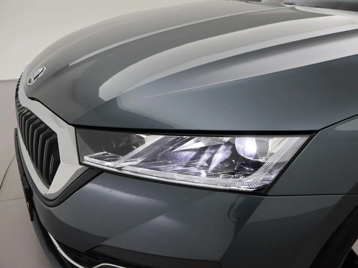 1.5 e-TSI AUT. + 18 INCH | ADAPTIVE CRUISE | LED | VIRTUAL COCKPIT | SFEERVERLICHTING | CAMERA | CARPLAY | STOELVERW.