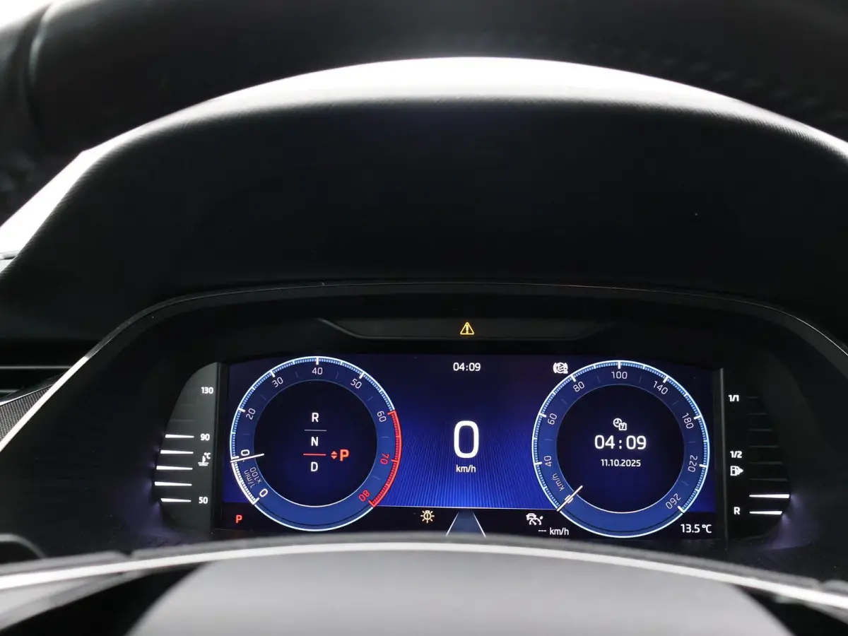 1.5 e-TSI AUT. + 18 INCH | ADAPTIVE CRUISE | LED | VIRTUAL COCKPIT | SFEERVERLICHTING | CAMERA | CARPLAY | STOELVERW.