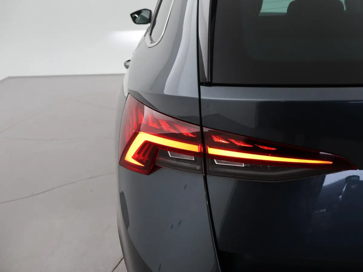 1.5 e-TSI AUT. + 18 INCH | ADAPTIVE CRUISE | LED | VIRTUAL COCKPIT | SFEERVERLICHTING | CAMERA | CARPLAY | STOELVERW.