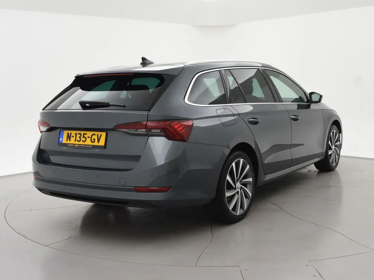 1.5 e-TSI AUT. + 18 INCH | ADAPTIVE CRUISE | LED | VIRTUAL COCKPIT | SFEERVERLICHTING | CAMERA | CARPLAY | STOELVERW.