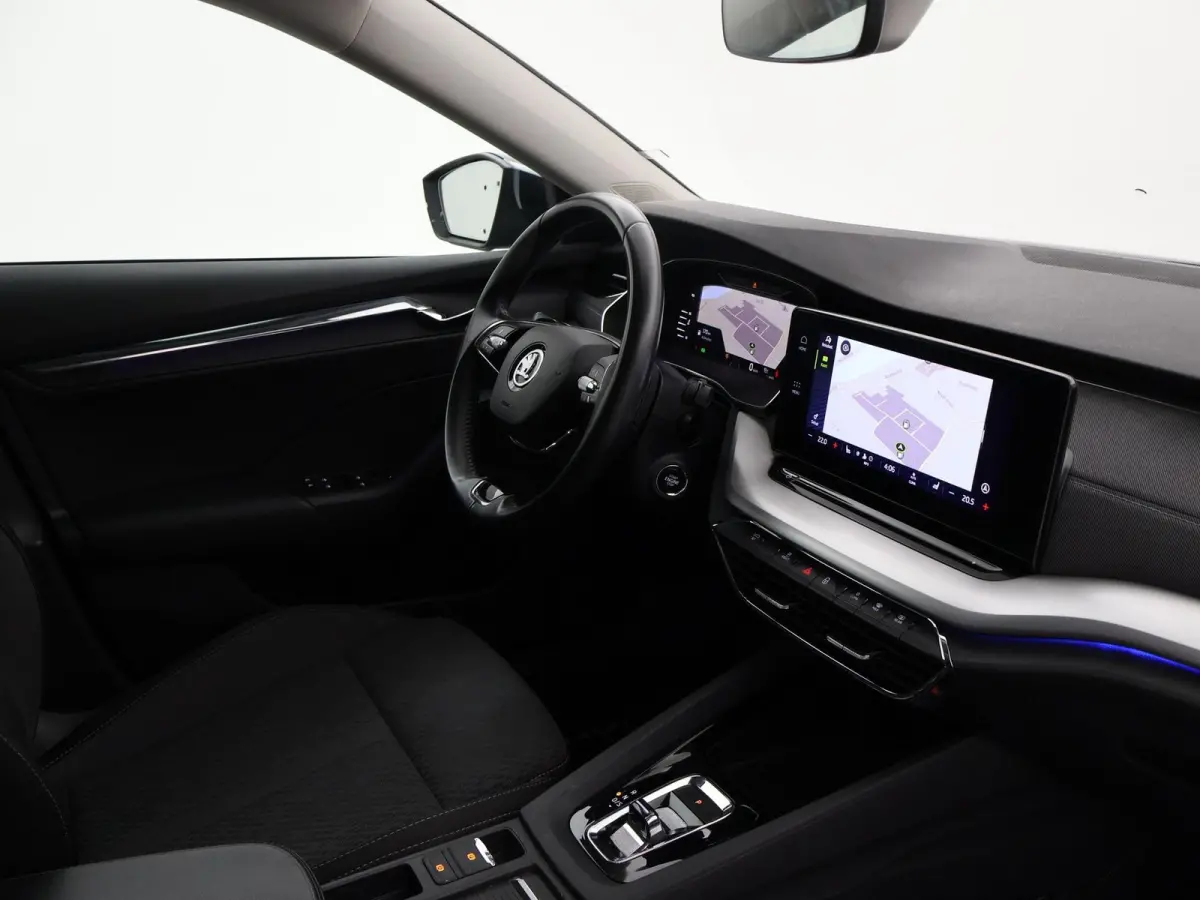 1.5 e-TSI AUT. + 18 INCH | ADAPTIVE CRUISE | LED | VIRTUAL COCKPIT | SFEERVERLICHTING | CAMERA | CARPLAY | STOELVERW.