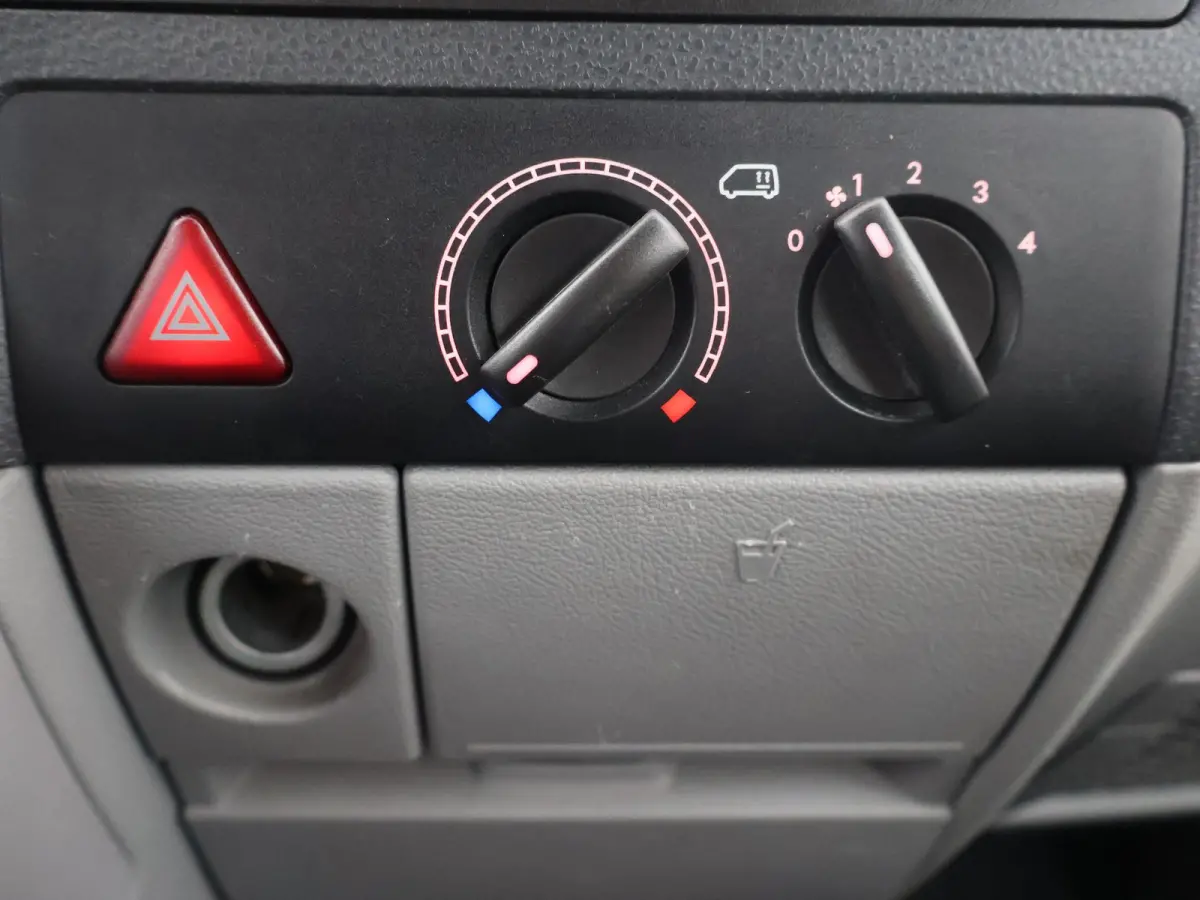 2.0 TDI 140 PK DSG AUT. L2H1 8-PERS. *98.138 KM* + TREKHAAK | COMFORTSTOELEN | NAVIGATIE