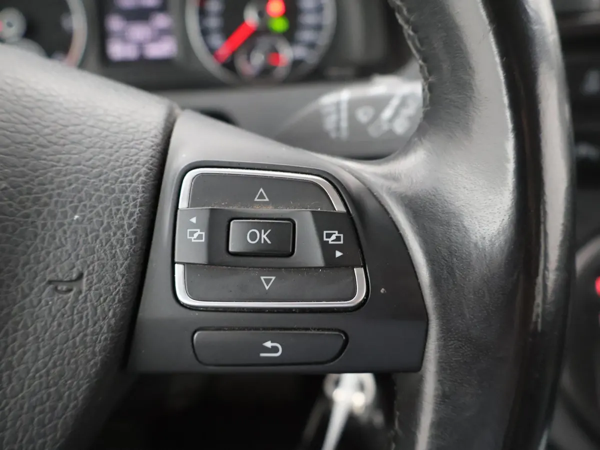 2.0 TDI 140 PK DSG AUT. L2H1 8-PERS. *98.138 KM* + TREKHAAK | COMFORTSTOELEN | NAVIGATIE