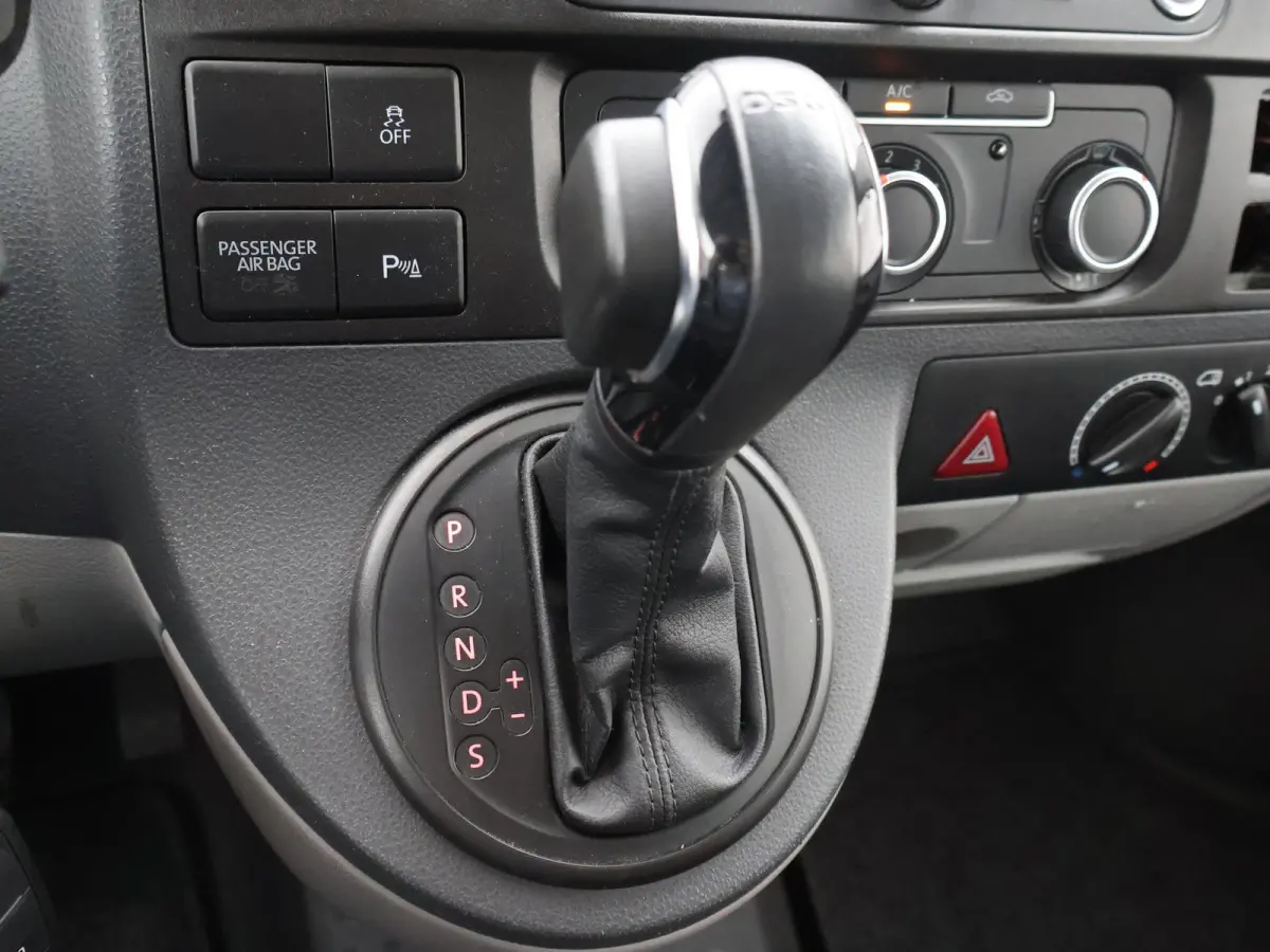 2.0 TDI 140 PK DSG AUT. L2H1 8-PERS. *98.138 KM* + TREKHAAK | COMFORTSTOELEN | NAVIGATIE