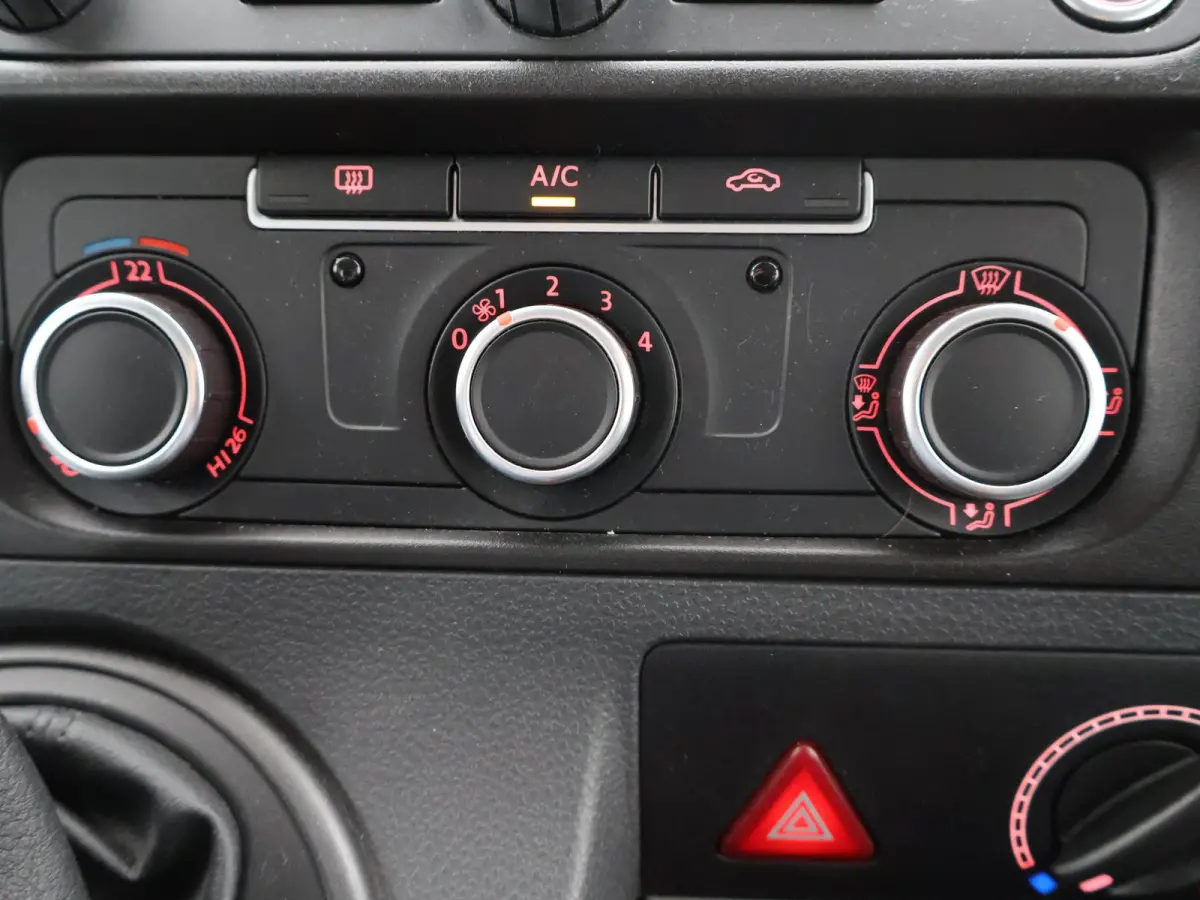 2.0 TDI 140 PK DSG AUT. L2H1 8-PERS. *98.138 KM* + TREKHAAK | COMFORTSTOELEN | NAVIGATIE