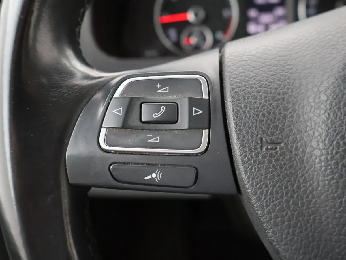 2.0 TDI 140 PK DSG AUT. L2H1 8-PERS. *98.138 KM* + TREKHAAK | COMFORTSTOELEN | NAVIGATIE