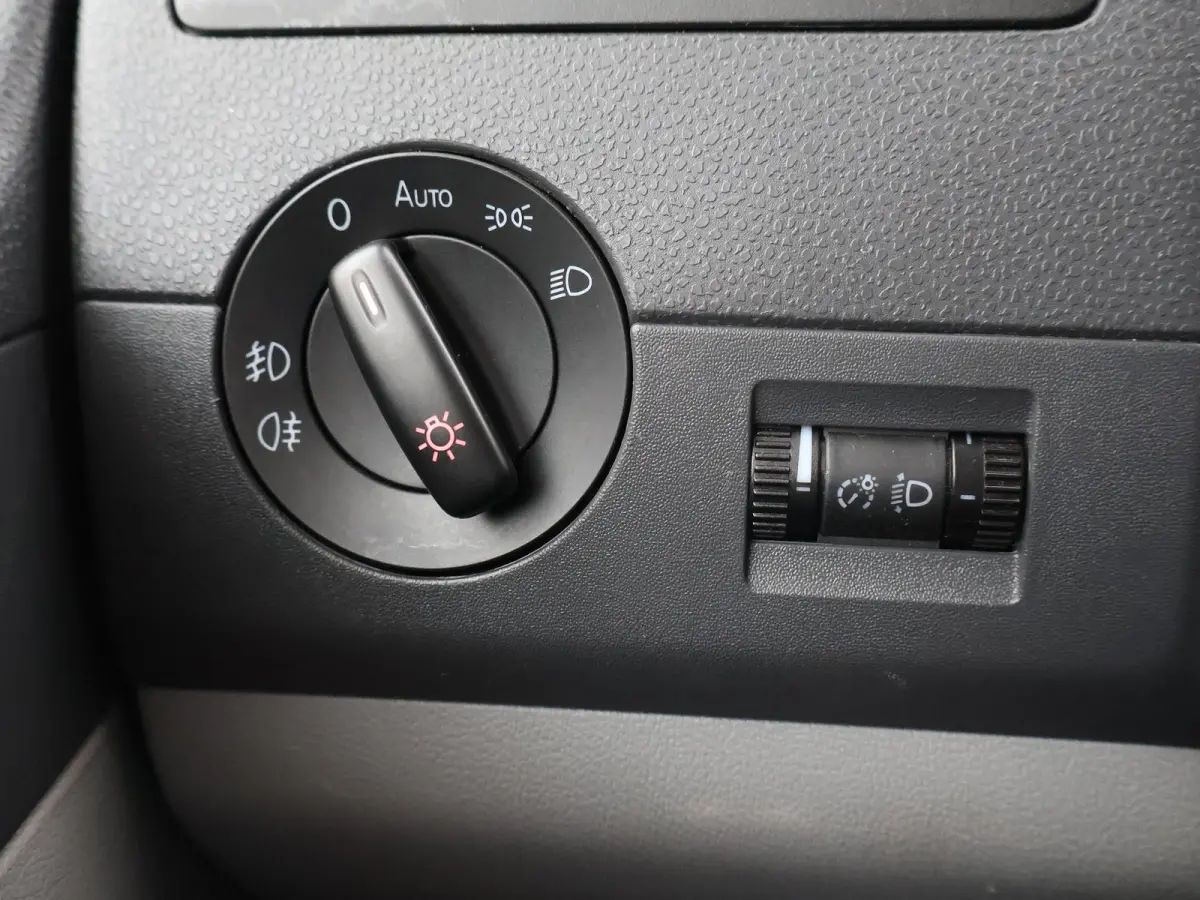 2.0 TDI 140 PK DSG AUT. L2H1 8-PERS. *98.138 KM* + TREKHAAK | COMFORTSTOELEN | NAVIGATIE