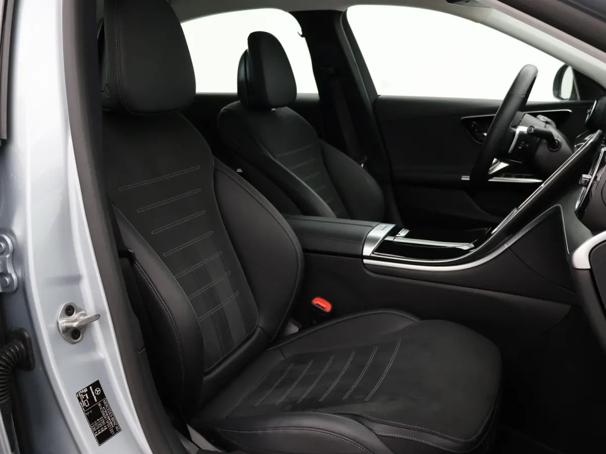 180 AMG LINE SEDAN + SFEERVERLICHTING | CAMERA | STOELVERW.
