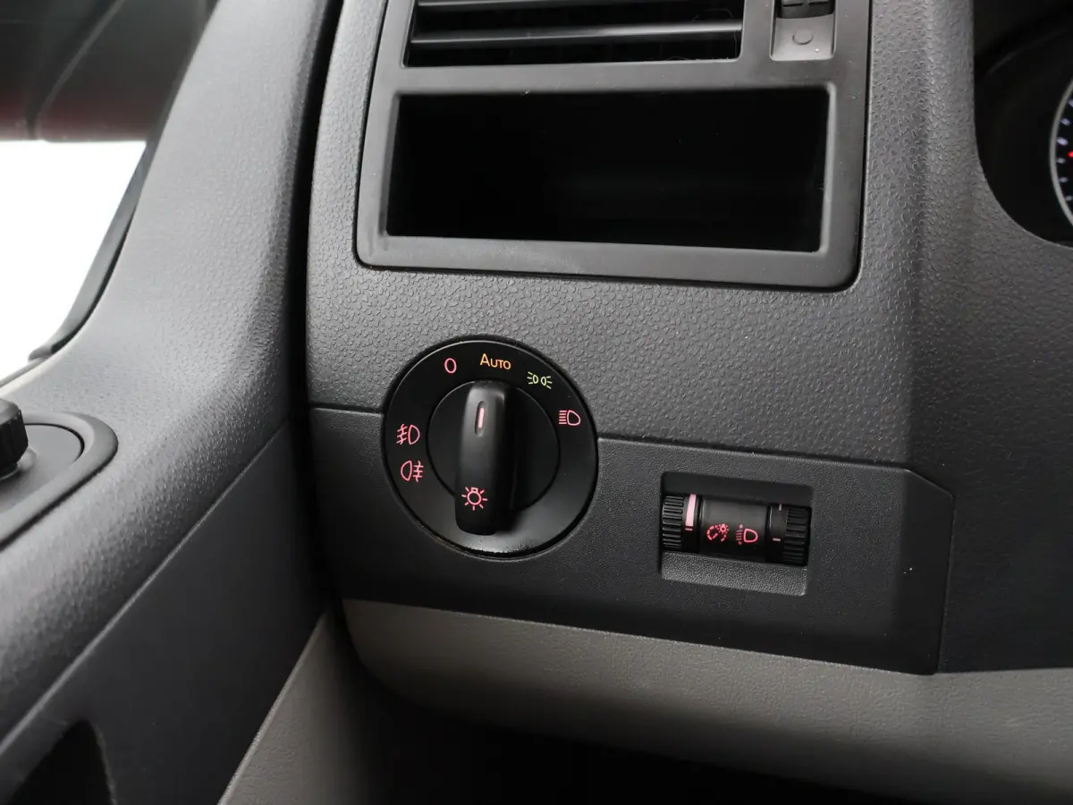 2.0 TDI 140 PK DSG AUT. L2H1 8-PERS. *72.965 KM* + TREKHAAK | COMFORTSTOELEN | NAVIGATIE
