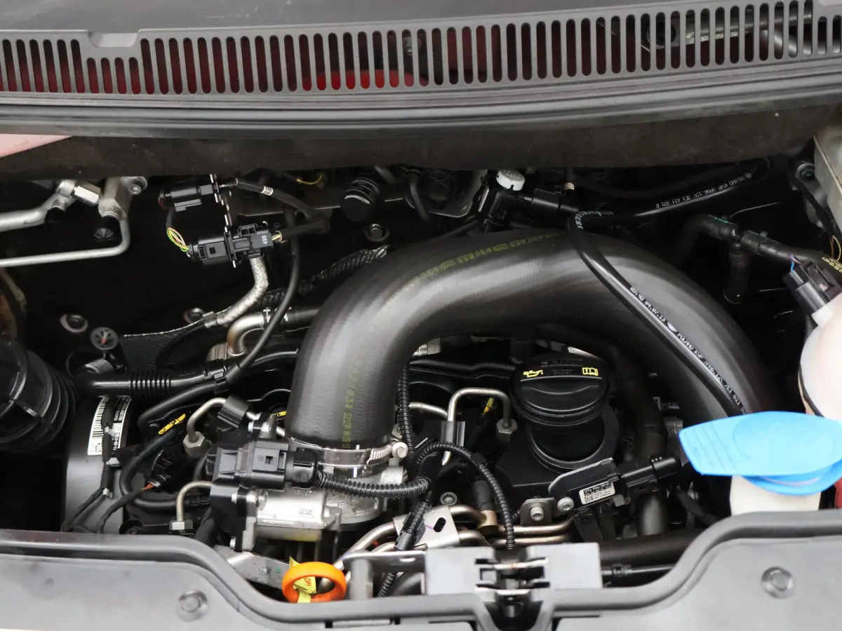 2.0 TDI 140 PK DSG AUT. L2H1 8-PERS. *72.965 KM* + TREKHAAK | COMFORTSTOELEN | NAVIGATIE