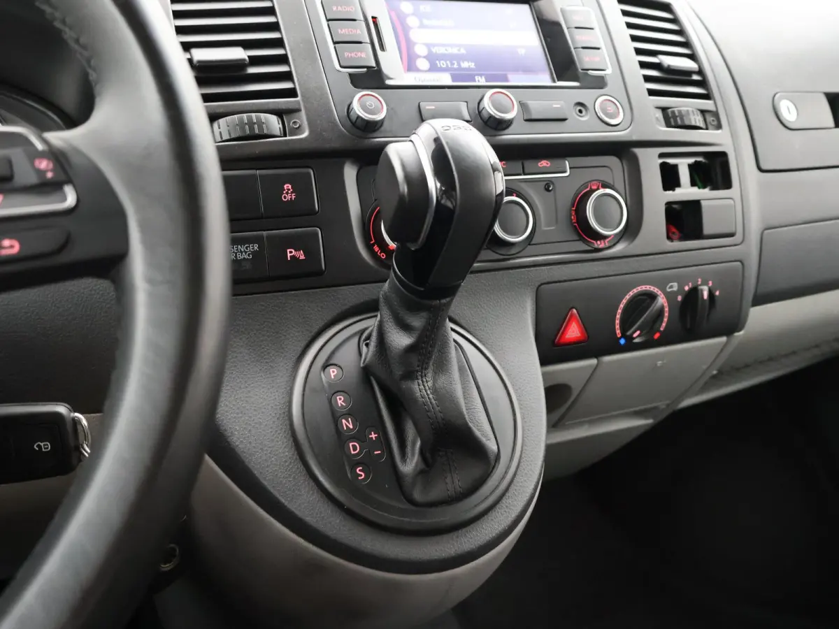 2.0 TDI 140 PK DSG AUT. L2H1 8-PERS. *72.965 KM* + TREKHAAK | COMFORTSTOELEN | NAVIGATIE