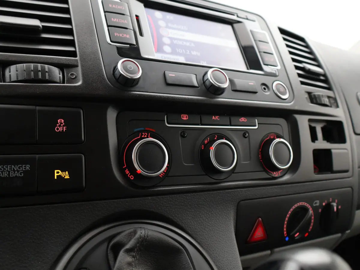 2.0 TDI 140 PK DSG AUT. L2H1 8-PERS. *72.965 KM* + TREKHAAK | COMFORTSTOELEN | NAVIGATIE