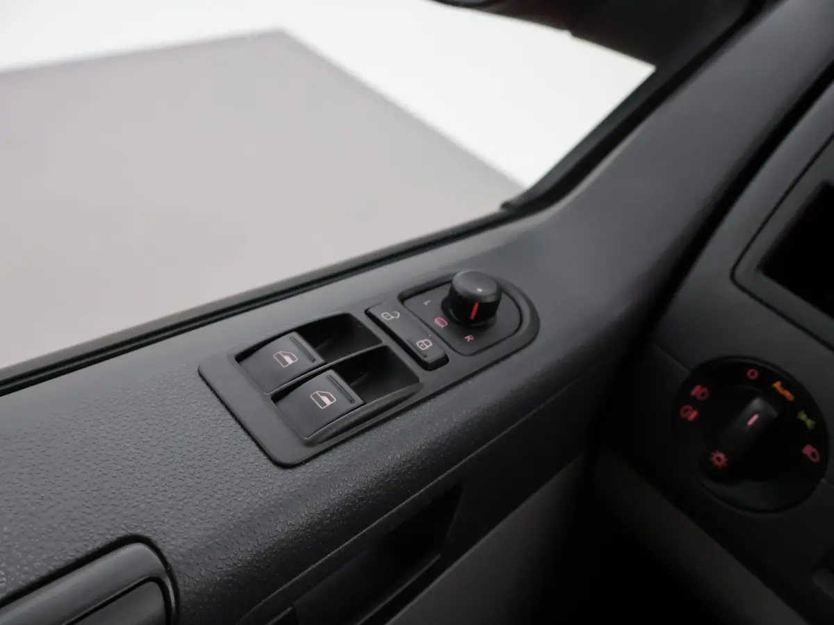 2.0 TDI 140 PK DSG AUT. L2H1 8-PERS. *72.965 KM* + TREKHAAK | COMFORTSTOELEN | NAVIGATIE