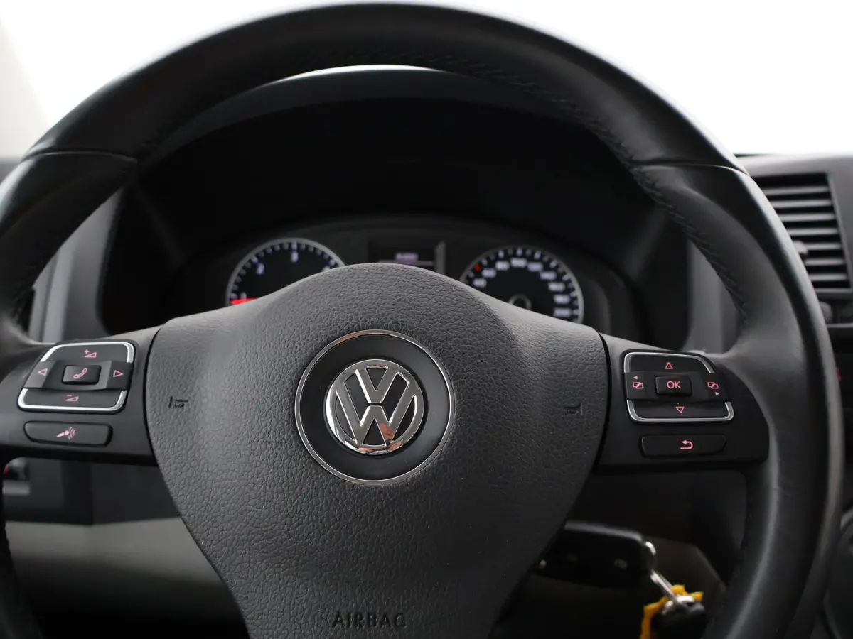2.0 TDI 140 PK DSG AUT. L2H1 8-PERS. *72.965 KM* + TREKHAAK | COMFORTSTOELEN | NAVIGATIE