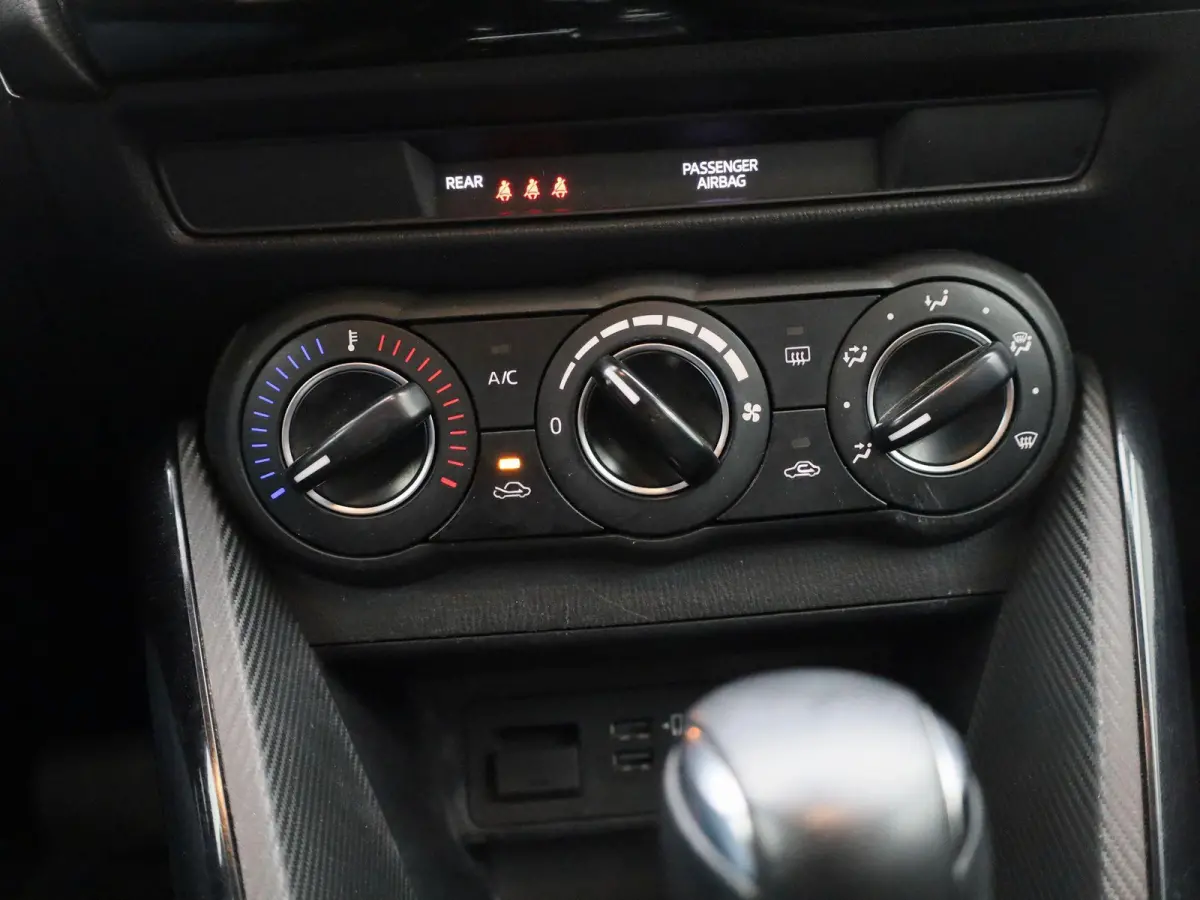 1.5 Skyactiv-G Comfort | Automaat | Airco | Lichtmetalen Velgen | Privacy Glass | Bluetooth Telefonie |