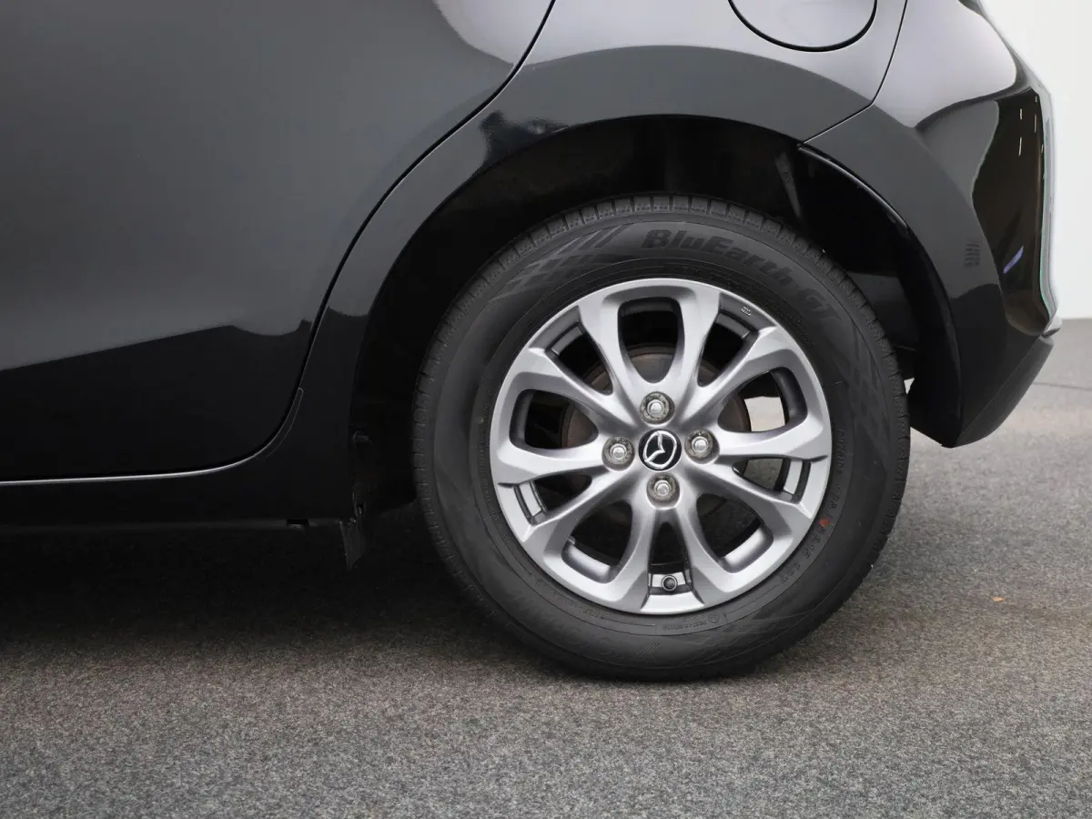 1.5 Skyactiv-G Comfort | Automaat | Airco | Lichtmetalen Velgen | Privacy Glass | Bluetooth Telefonie |
