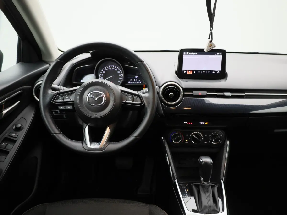 1.5 Skyactiv-G Comfort | Automaat | Airco | Lichtmetalen Velgen | Privacy Glass | Bluetooth Telefonie |
