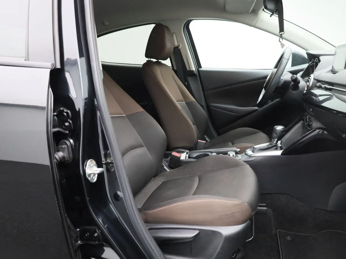 1.5 Skyactiv-G Comfort | Automaat | Airco | Lichtmetalen Velgen | Privacy Glass | Bluetooth Telefonie |