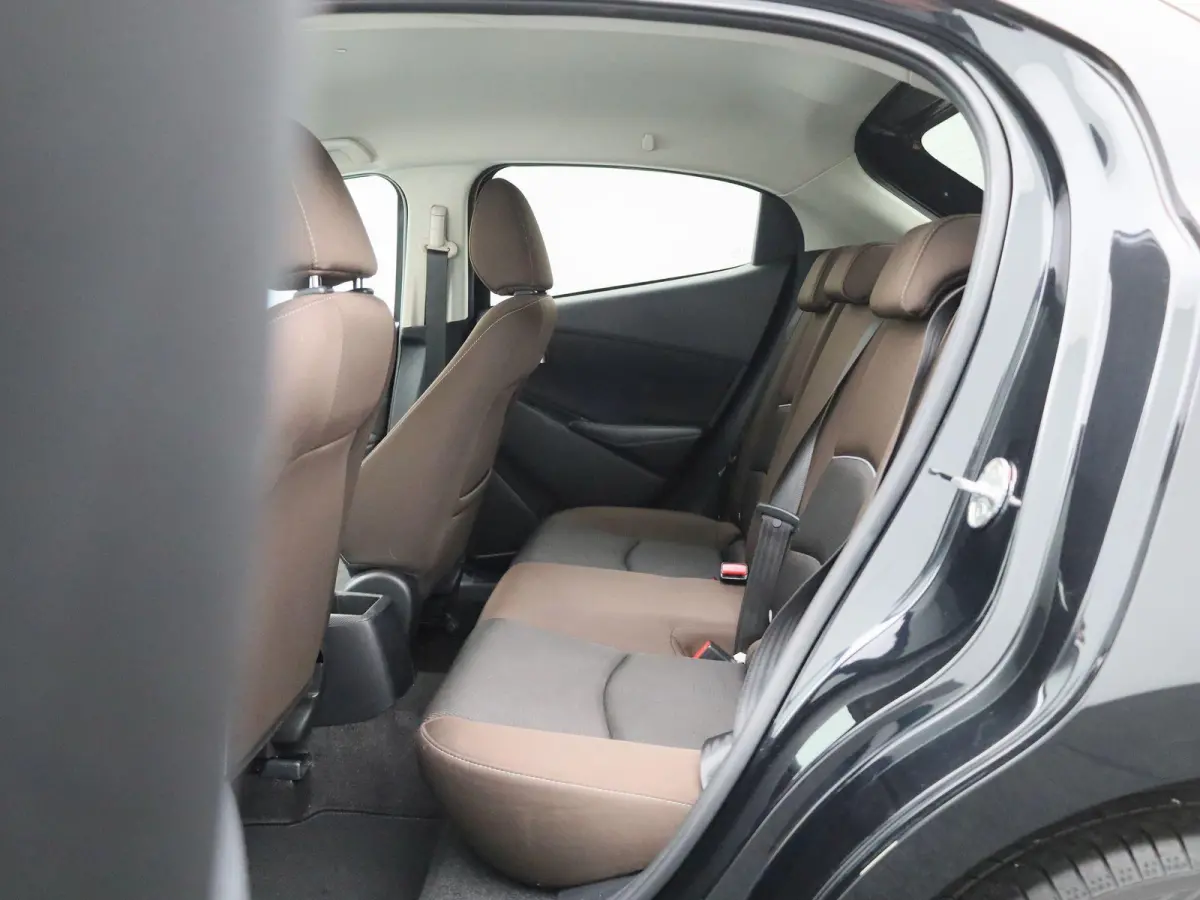 1.5 Skyactiv-G Comfort | Automaat | Airco | Lichtmetalen Velgen | Privacy Glass | Bluetooth Telefonie |