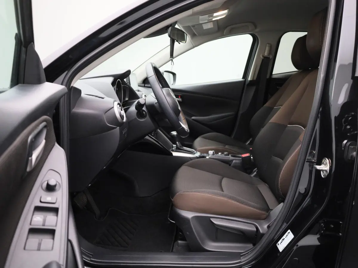 1.5 Skyactiv-G Comfort | Automaat | Airco | Lichtmetalen Velgen | Privacy Glass | Bluetooth Telefonie |