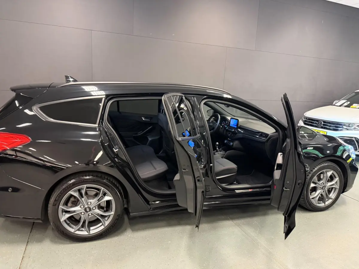 1.0 EcoBoost Hybrid ST Line X Business NAVI/CAM/DAB/CARPLAY/ECC/PDC/CRUISE///