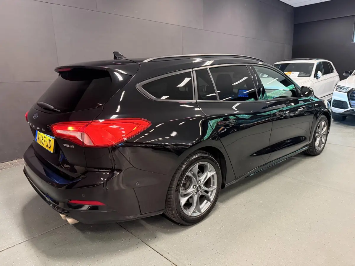 1.0 EcoBoost Hybrid ST Line X Business NAVI/CAM/DAB/CARPLAY/ECC/PDC/CRUISE///