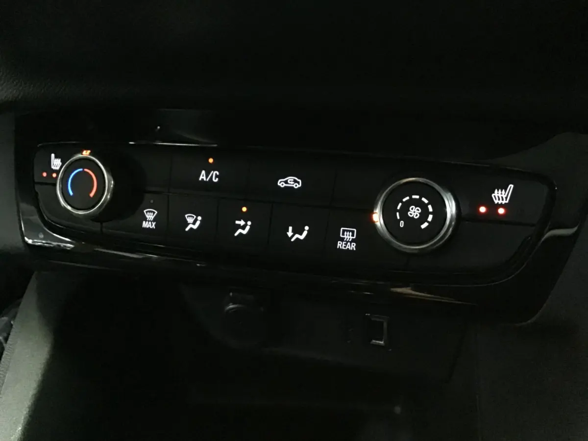 1.2 Edition I Stoelen/Stuur verwarming I Carplay I 2 Jaar APK I Cruise control I Airco I New Distributieset / KB