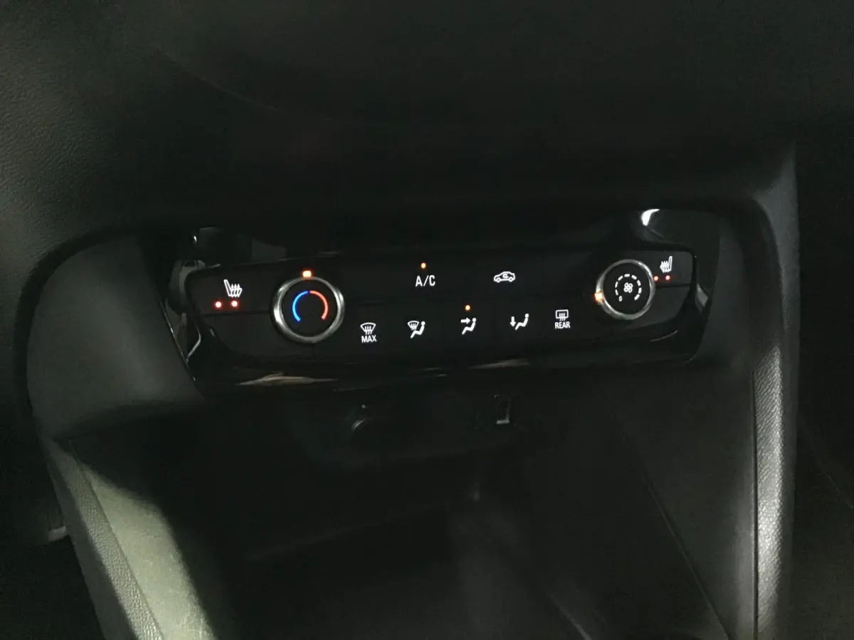 1.2 Edition I Stoelen/Stuur verwarming I Carplay I 2 Jaar APK I Cruise control I Airco I New Distributieset / KB