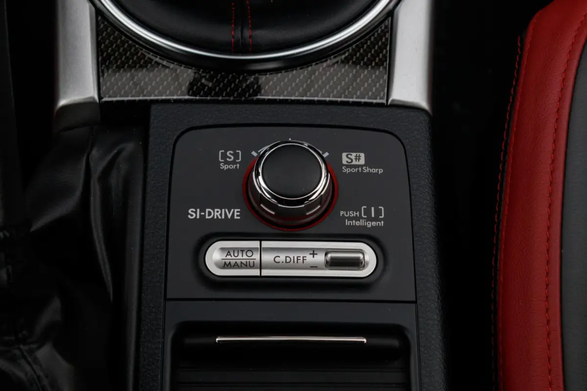 STI 2.5T 300PK Sport | 5750 KM! |